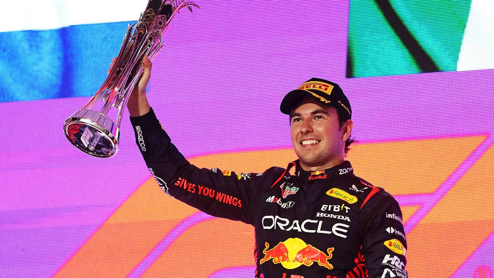 Perez remporte la première place suivie de Verstappen à la deuxième place